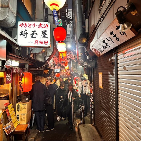 Meet your Posher, Emmy’s Edit - Picture 9 of 16